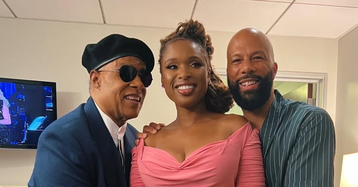 (l-r): Stevie Wonder, Jennifer Hudson, and Common posing.