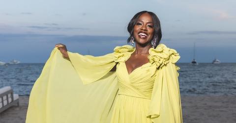 Viola Davis wears a yellow dress.