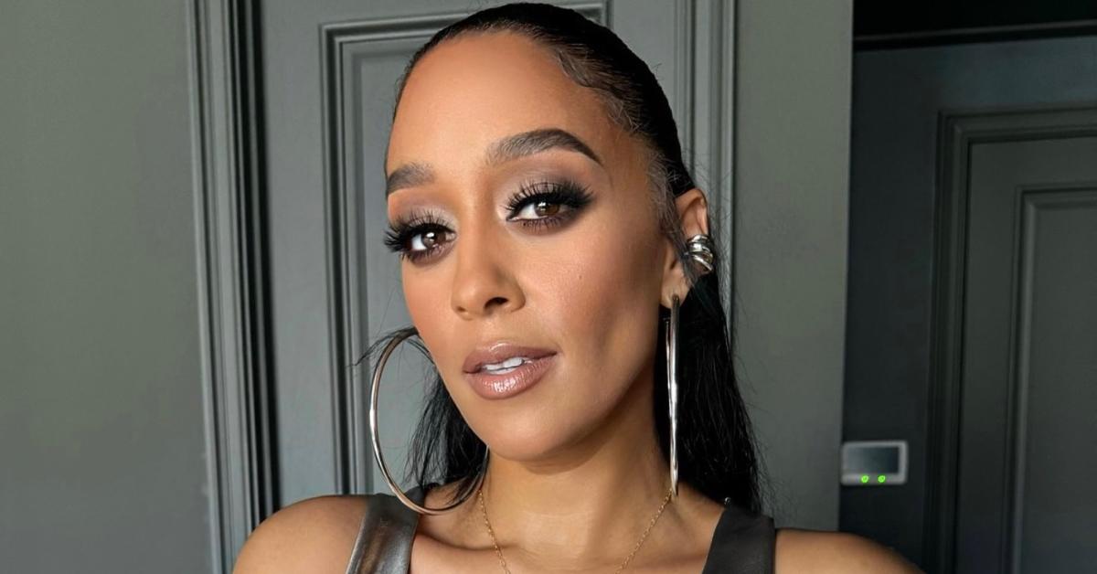Tia Mowry poses on Insagram